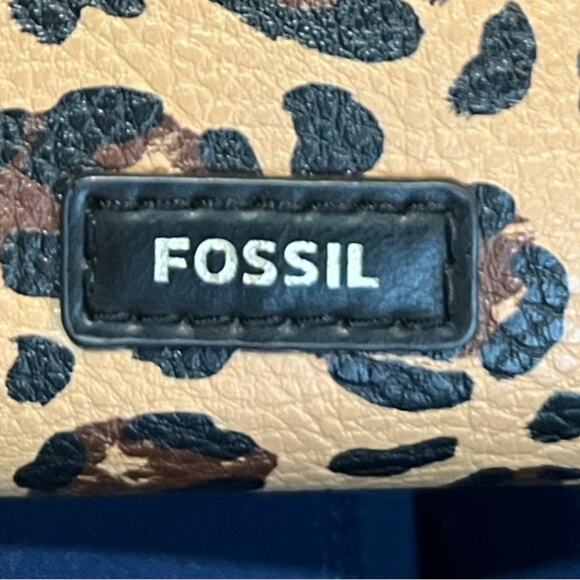 Fossil Lainie Multifunction Wallet in Cheetah Print - Picture 2 of 6